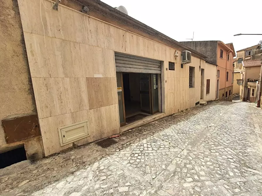 Immagine 7 di Negozio in vendita  in Via Roma, 22 a Contessa Entellina