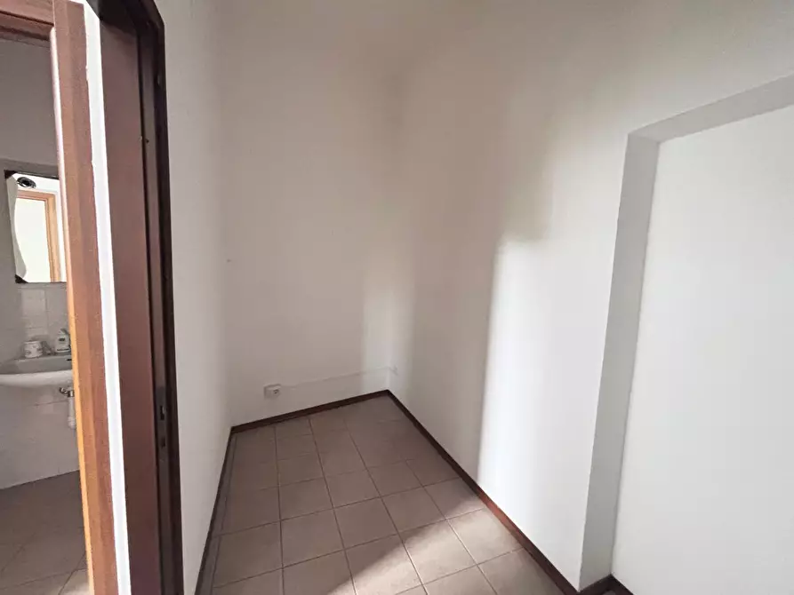 Immagine 5 di Negozio in vendita  in Via pavia, 25 a Abbiategrasso