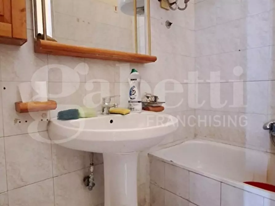 Immagine 13 di Appartamento in affitto  in Via Foria a Napoli