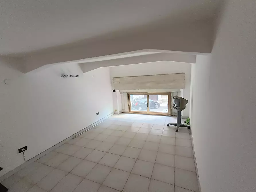 Immagine 10 di Attività commerciale in affitto  in Via Argentieri, 13 a Messina