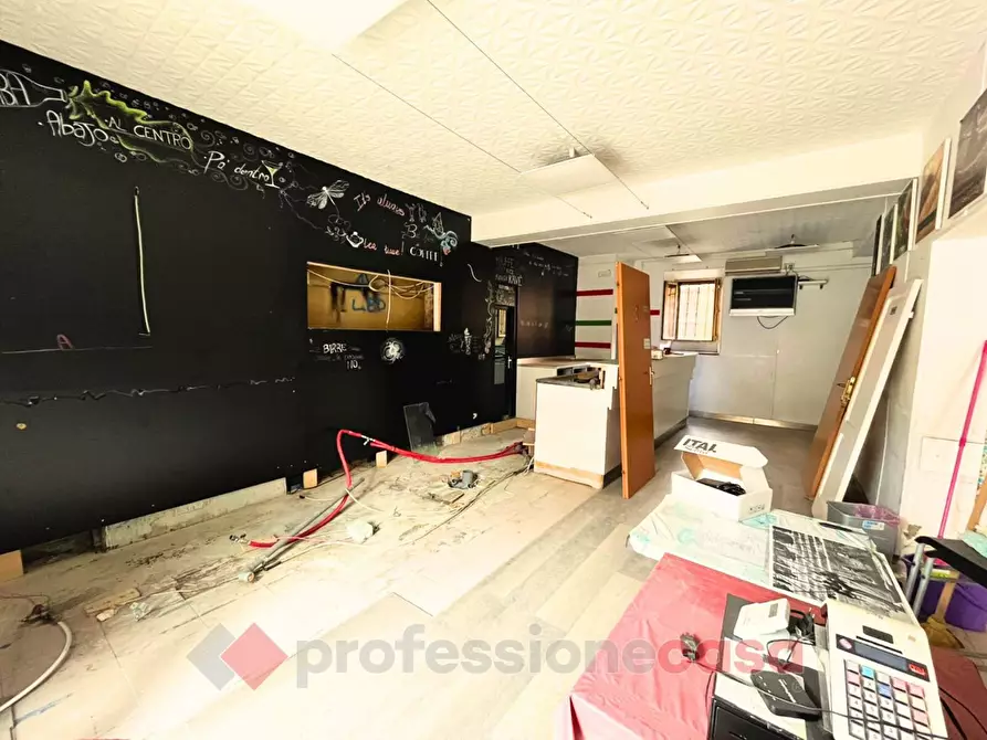 Immagine 2 di Negozio in vendita  in Piazza Giuseppe Mazzini a Bastia Umbra