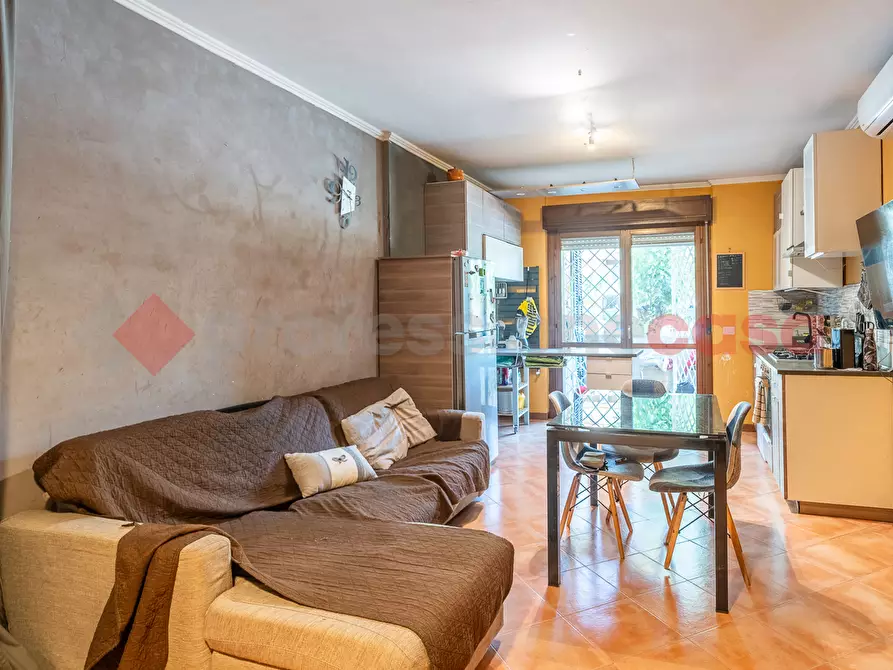 Immagine 5 di Appartamento in vendita  in Via Rodolfo Verduzio a Roma