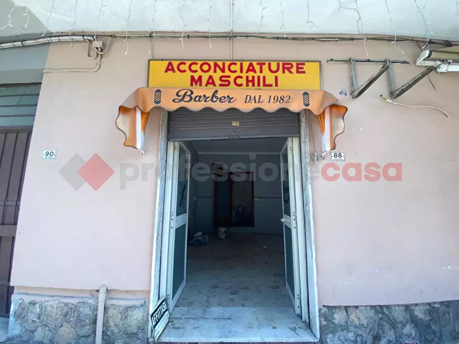 Immagine 1 di Negozio in affitto  in Via Trento, SNC a Mondragone