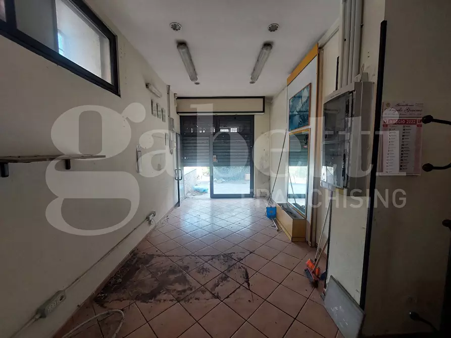 Immagine 7 di Negozio in vendita  in Via ANTONIO GENOVESI, 1 a Catanzaro