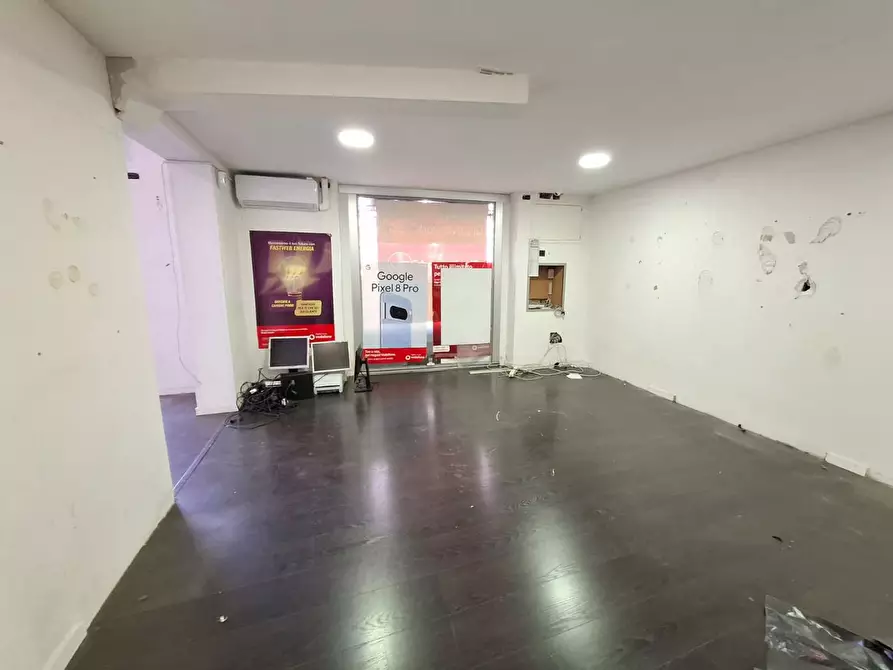 Immagine 6 di Negozio in affitto  in Via Della Repubblica, 1 a Sora