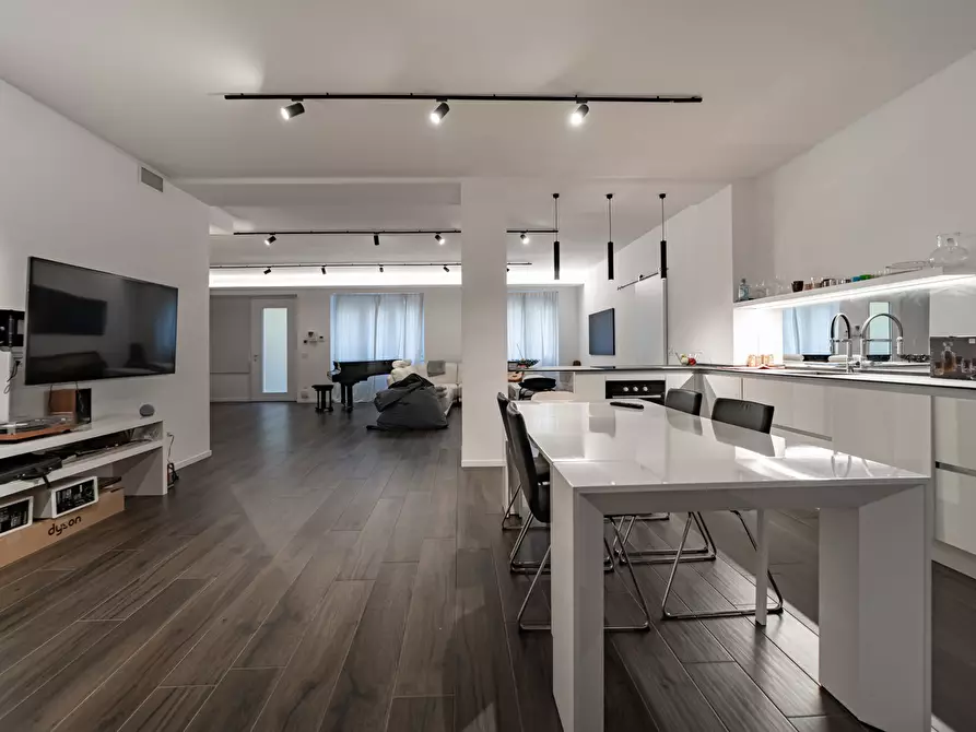Immagine 7 di Loft/Open space in vendita  in Via Washington, 81 a Milano
