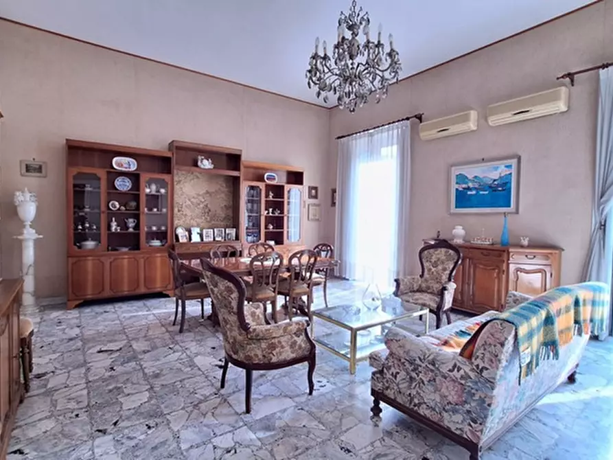 Immagine 15 di Appartamento in vendita  in Corso Umberto I a Napoli