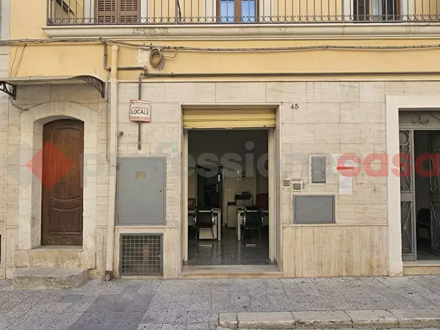 Immagine 3 di Negozio in vendita  in Via POLIGNANI a Monopoli