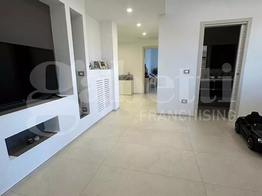 Immagine 9 di Appartamento in vendita  in Via Ten. F.sco Melpignano a Ostuni