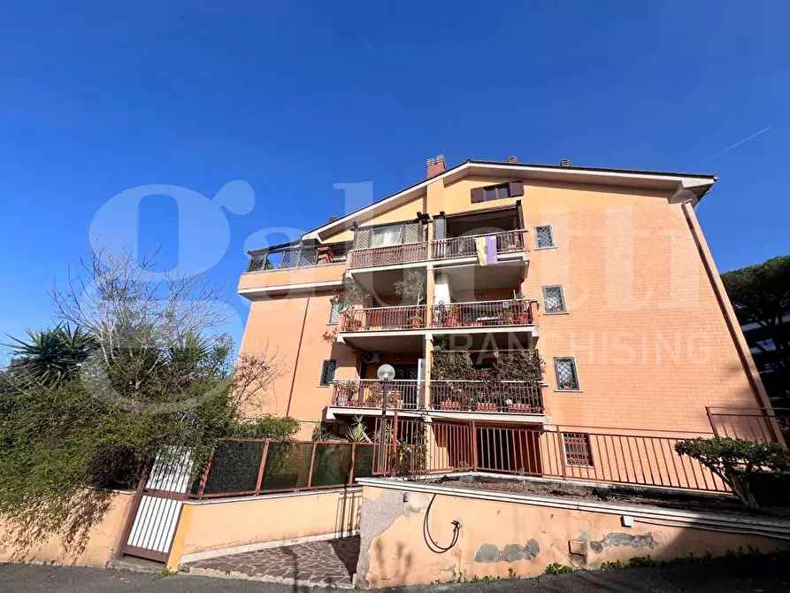 Immagine 2 di Appartamento in vendita  in Via del Fontanile Arenato, 310 a Roma