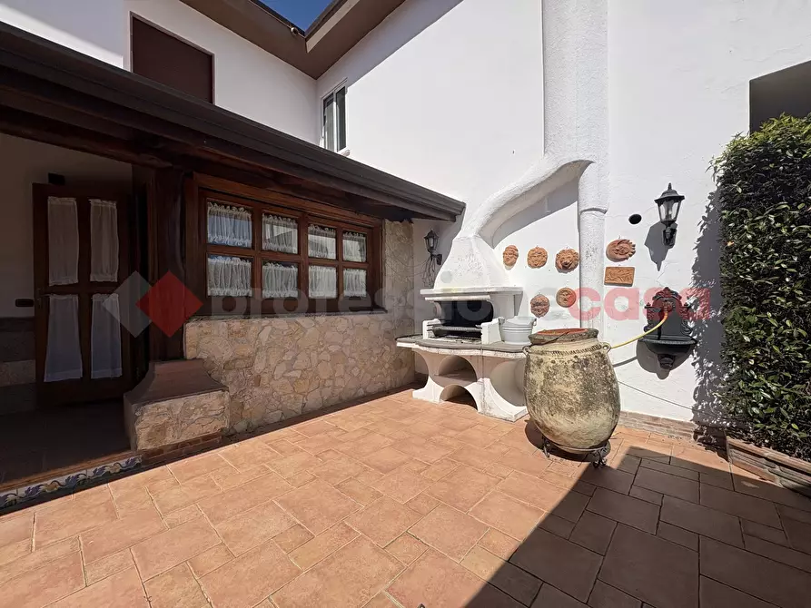 Immagine 31 di Villa in vendita  in Via RIO CLARO 2, 2 a Fondi