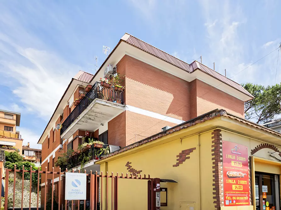 Immagine 2 di Appartamento in vendita  in Via Della Pisana a Roma