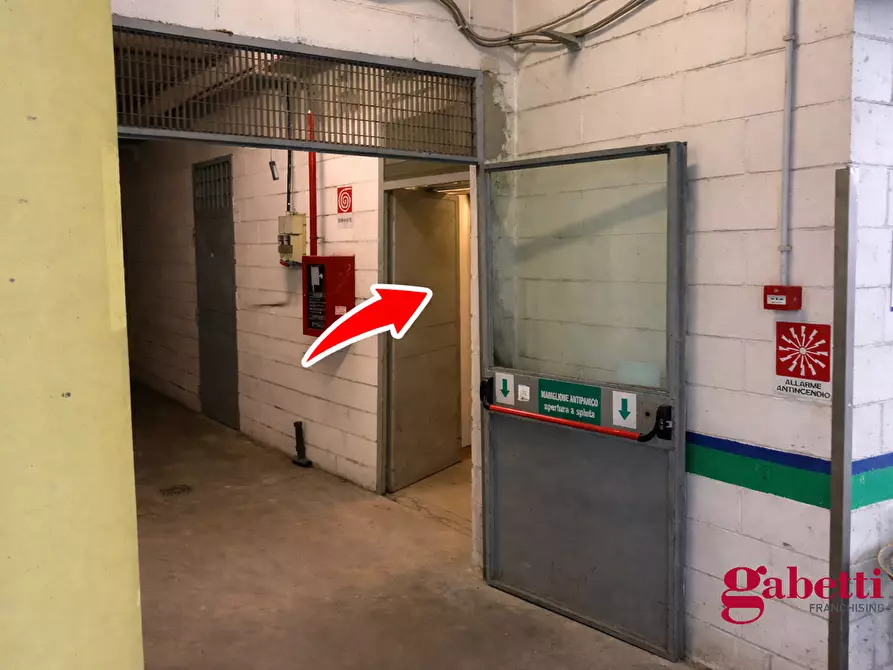 Immagine 14 di Negozio in affitto  in Via Mario Rigamonti, 100 a Roma