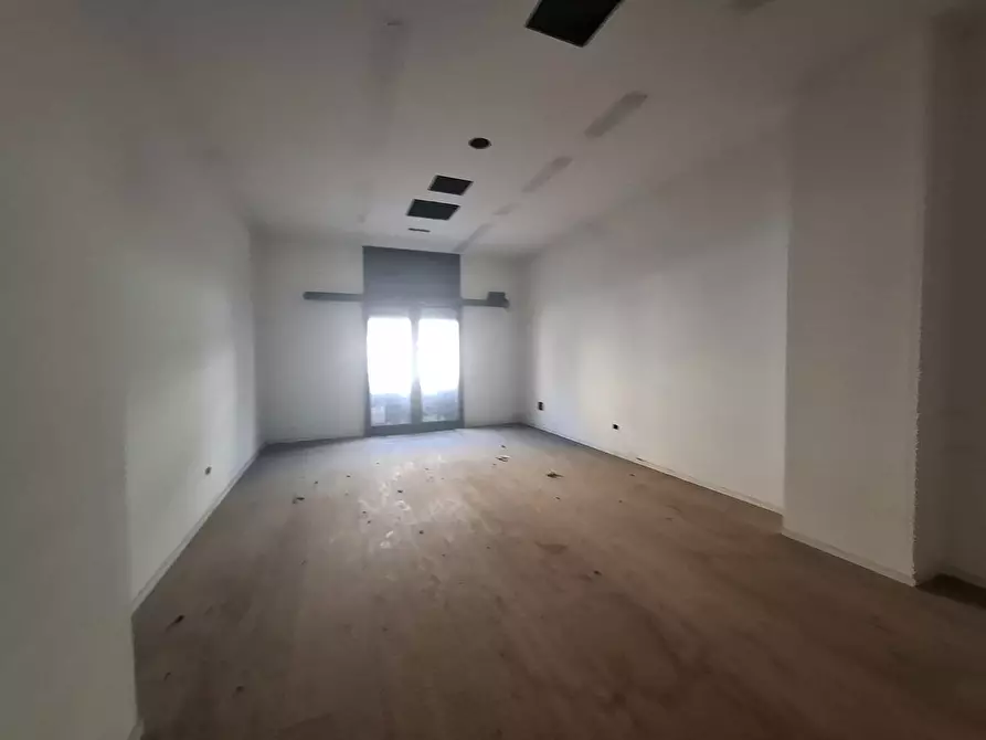 Immagine 6 di Negozio in affitto  in Corso Volsci, snc a Sora