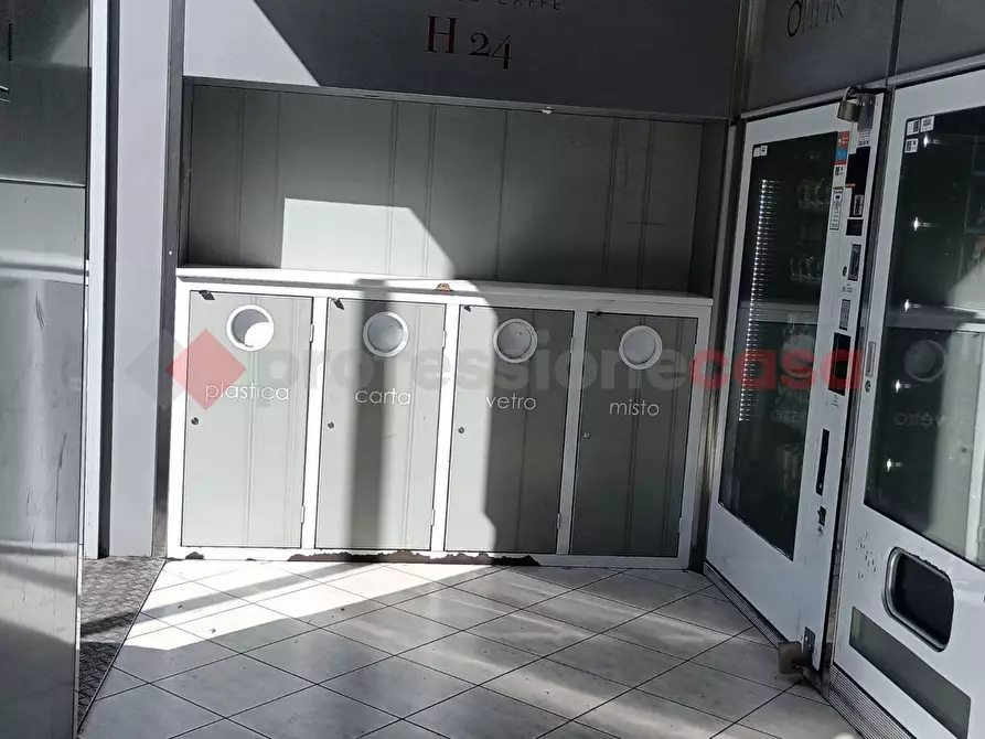 Immagine 9 di Negozio in vendita  in Via muratori, 28 a Reggio Di Calabria