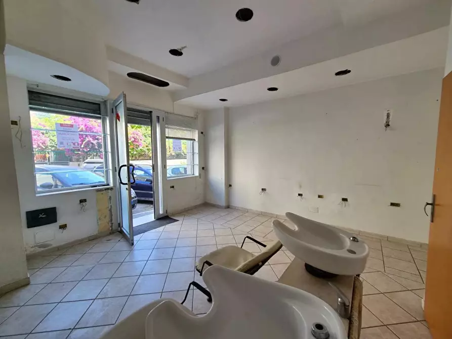 Immagine 5 di Negozio in vendita  in Via XXIV Maggio, 40 a Torre Annunziata