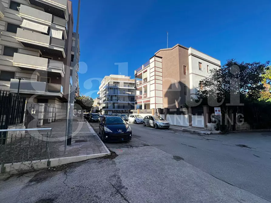 Immagine 1 di Box auto in vendita  in Via Caposele a Trani