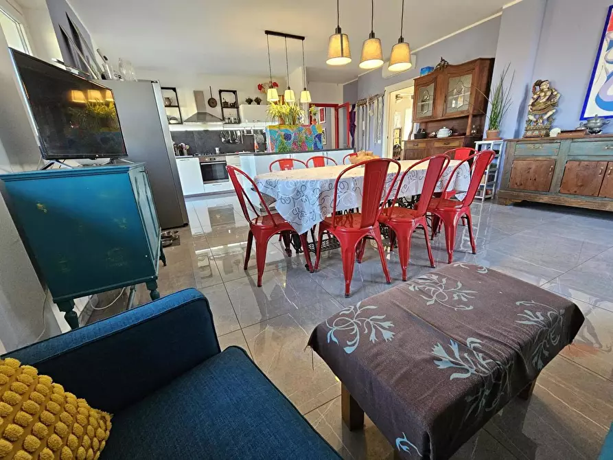 Immagine 1 di Appartamento in vendita  in Via UNGARETTI, 2 a Inverno E Monteleone