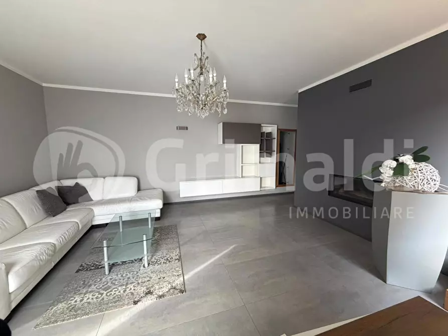 Immagine 2 di Casa indipendente in vendita  in Via UMBERTO I, 30 a Inverno E Monteleone