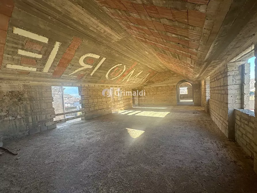 Immagine 11 di Palazzo in vendita  in Piazza Francesco e Chiara D'Assisi, 1 a Lauro