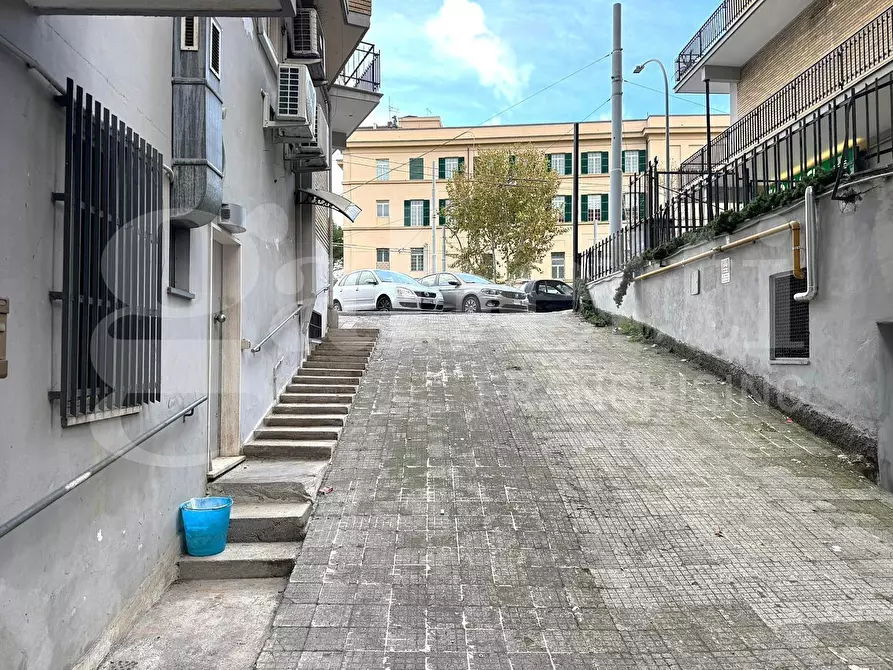 Immagine 16 di Negozio in affitto  in Piazza Monte Gennaro a Roma