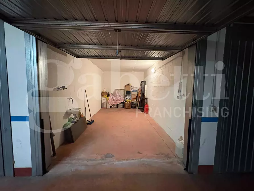 Immagine 7 di Box auto in vendita  in Via Dei Brusati, 45 a Roma