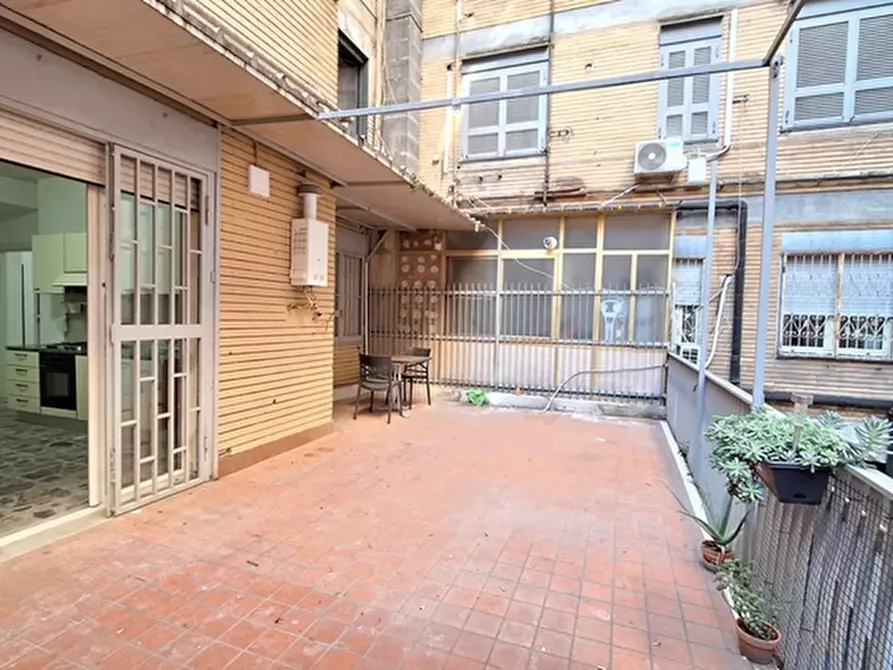 Immagine 16 di Appartamento in affitto  in Via Carriera Grande a Napoli