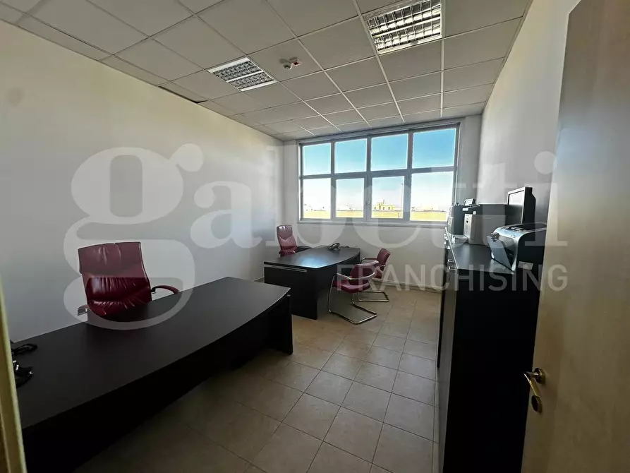 Immagine 11 di Ufficio in vendita  in Via Dei Calafati, 7 a Molfetta