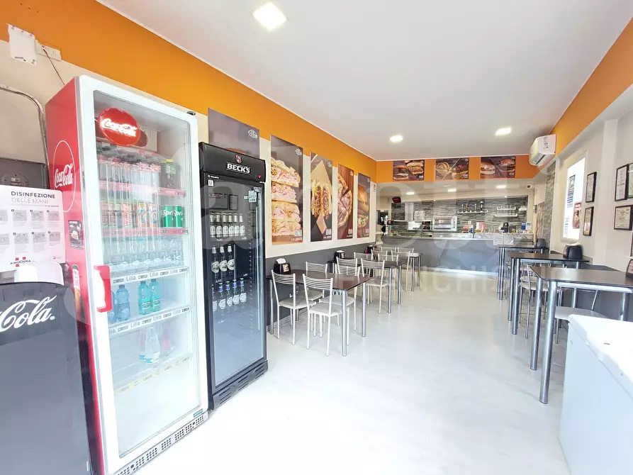 Immagine 2 di Attività commerciale in vendita  in Via Trieste, 126 a Tortoreto