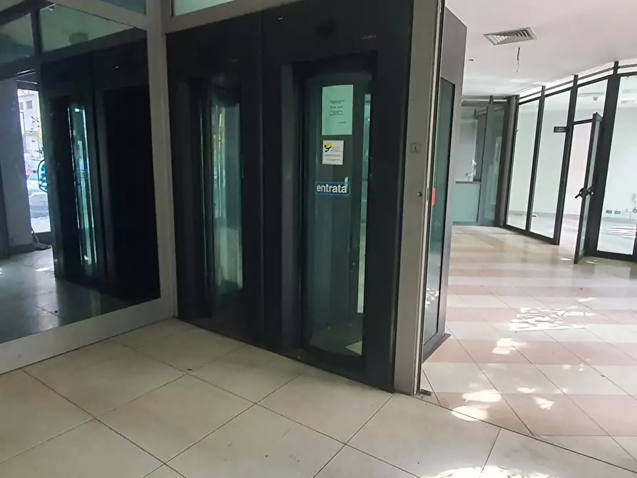 Immagine 6 di Magazzino in vendita  in Via Messina, 17- 17A a Palermo