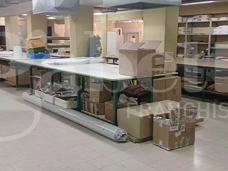 Immagine 7 di Magazzino in vendita  in Via Giacomo Leopardi, 21 a Gravina Di Catania