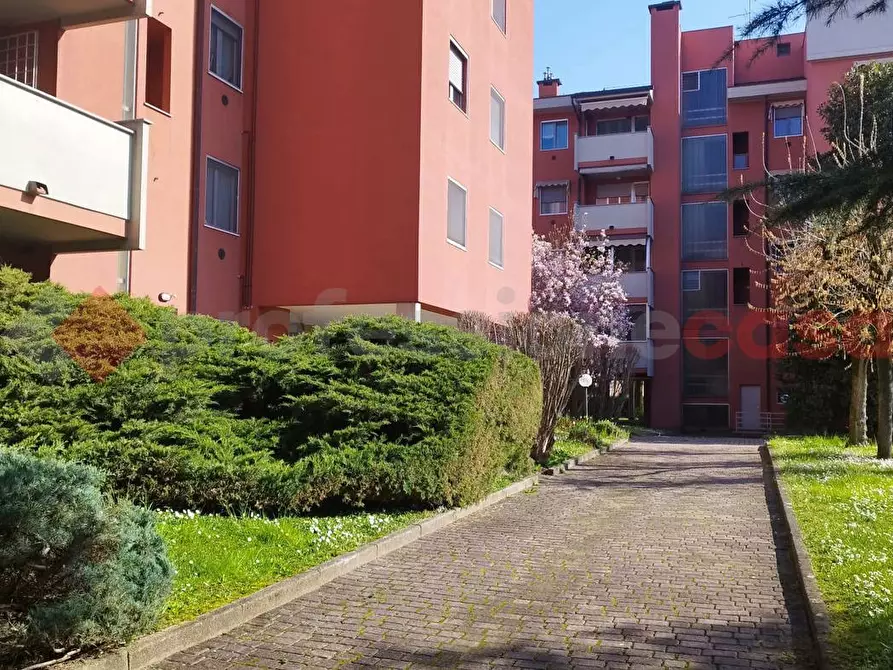 Immagine 4 di Appartamento in vendita  in Via PIETRO NENNI, 12 a Locate Di Triulzi