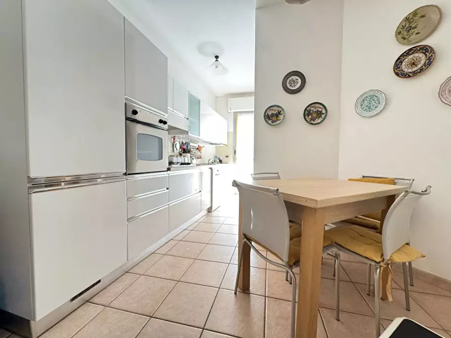 Immagine 7 di Appartamento in vendita  in Viale ROMA, 1 a Massa