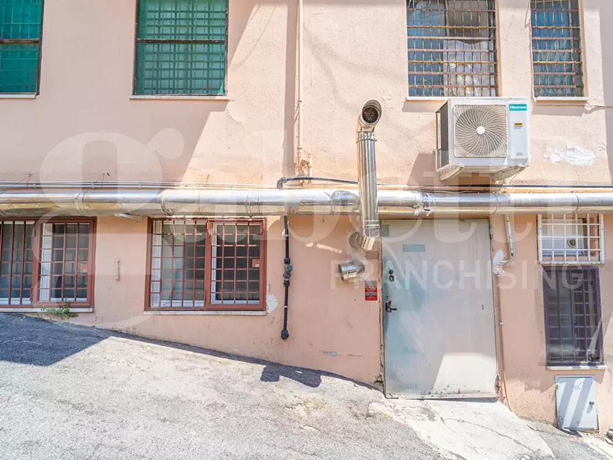 Immagine 38 di Laboratorio in vendita  in Via Busalla, 9 a Roma