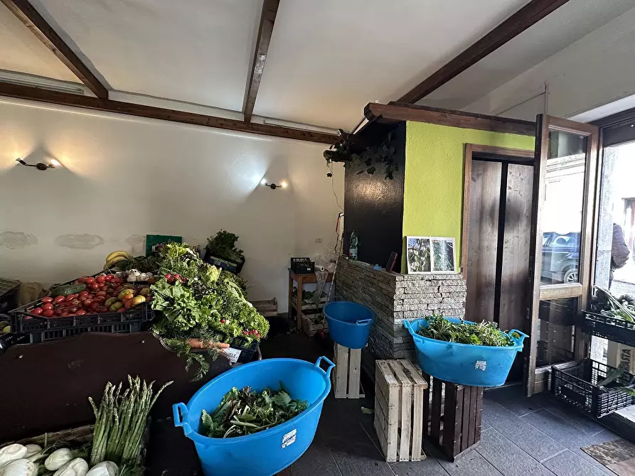 Immagine 6 di Negozio in affitto  in Via Roma, 00 a Manziana