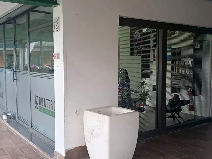 Immagine 3 di Negozio in vendita  in Via Axa - Via Eschilo, 72/L a Roma
