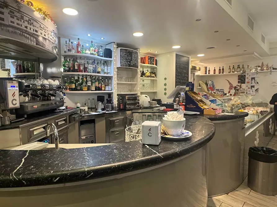 Immagine 1 di Negozio in vendita  in Via PISTOIESE, 209 a Firenze