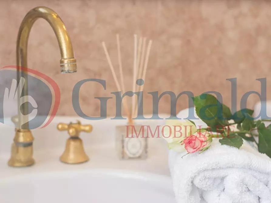 Immagine 17 di Palazzo in vendita  in Via BEATRICE a Massa