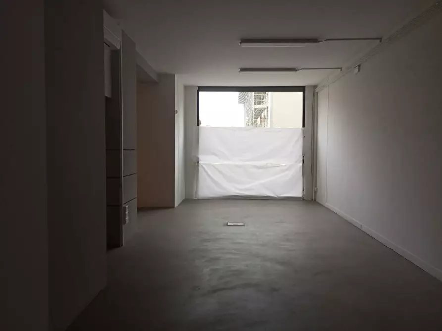 Immagine 8 di Negozio in affitto  in Via CAVOUR a Firenze