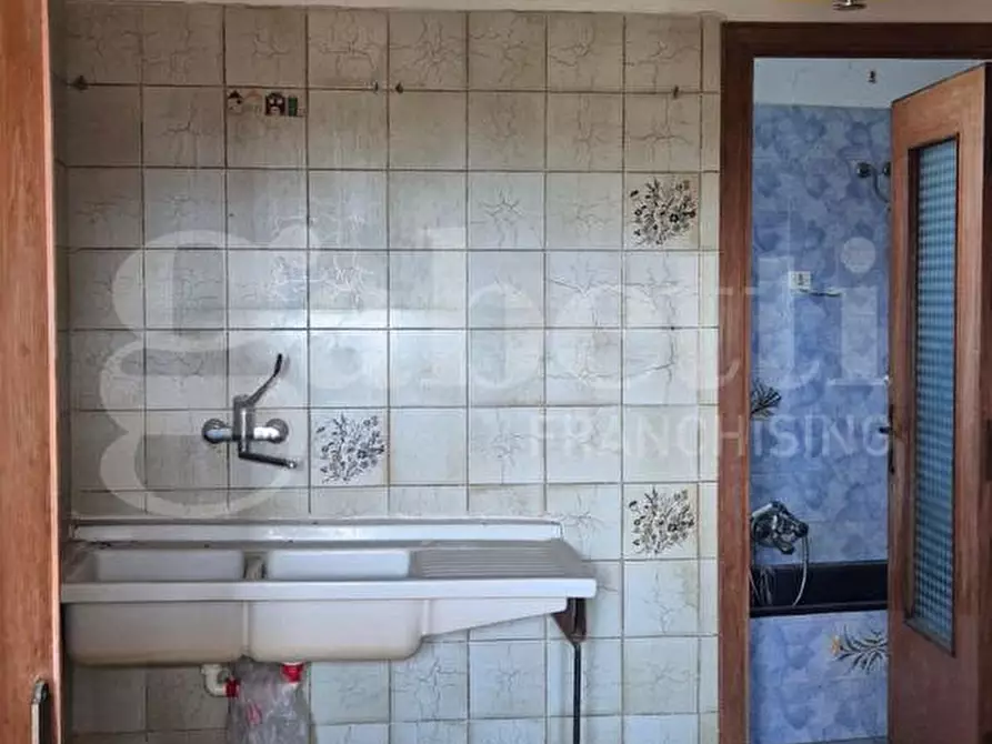 Immagine 40 di Palazzo in vendita  in Via L. Giordano, 38 a Boscotrecase