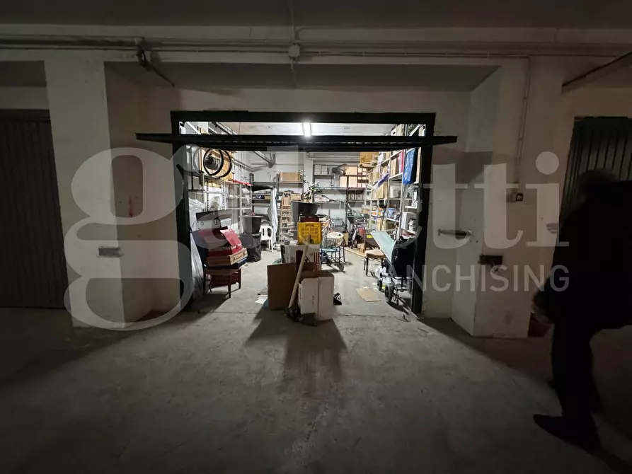 Immagine 8 di Box auto in vendita  in Via Parini, 65 a Lecce