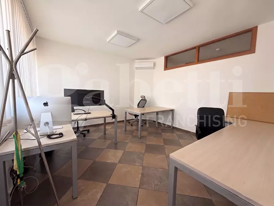 Immagine 9 di Ufficio in affitto  in Viale le Corbusier, 393 a Latina