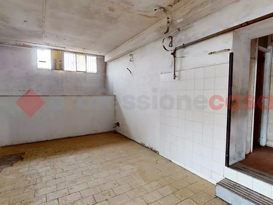 Immagine 10 di Negozio in vendita  in Via della Casetta Mattei a Roma