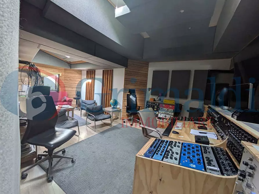 Immagine 2 di Magazzino in vendita  in Via del Testaio a Livorno