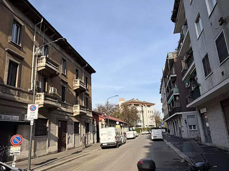 Immagine 19 di Negozio in vendita  in Via Melchiorre Delfico, 20 a Milano