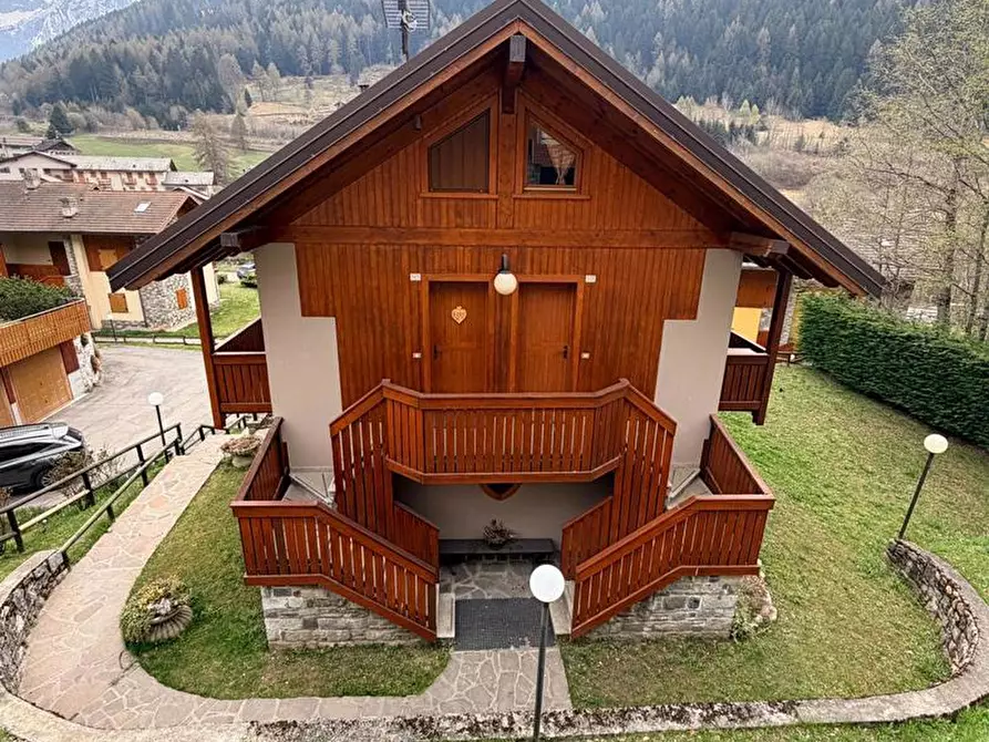 Immagine 2 di Appartamento in vendita  in Via ROMA, 42 B a Ponte Di Legno