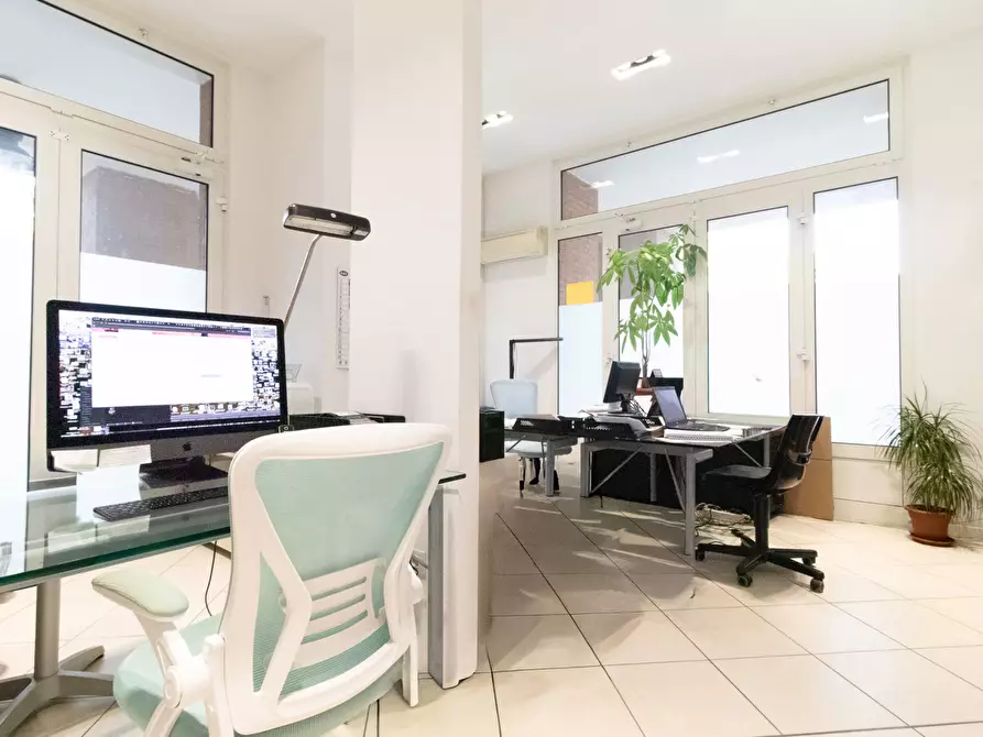 Immagine 7 di Negozio in vendita  in Via della Pietra, 10/A a Bologna