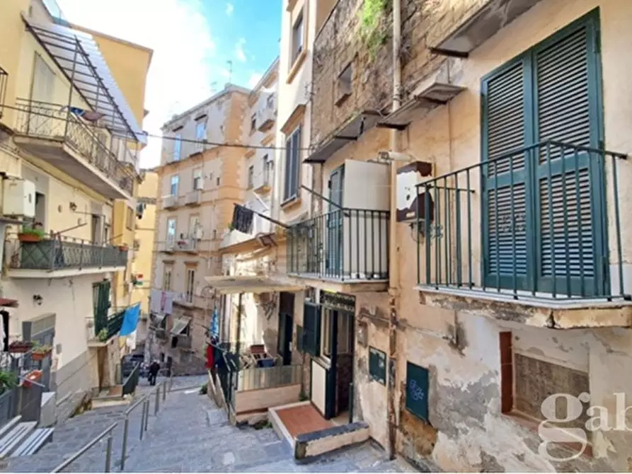 Immagine 4 di Palazzo in vendita  in Via Salita del Petraio a Napoli