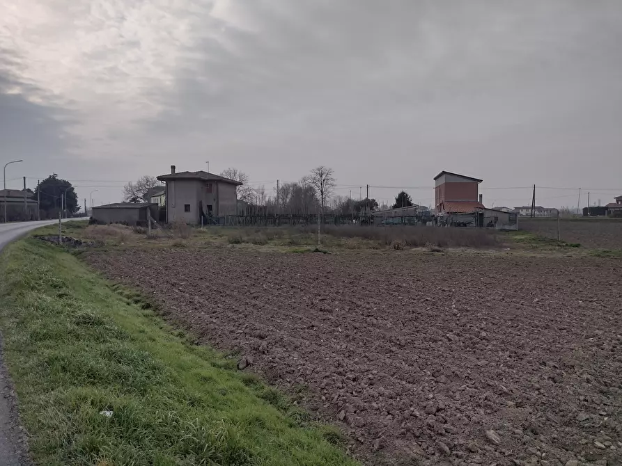 Immagine 3 di Terreno residenziale in vendita  in Via CAVARZERE via CÃ  Piasenti, 59 a Cavarzere