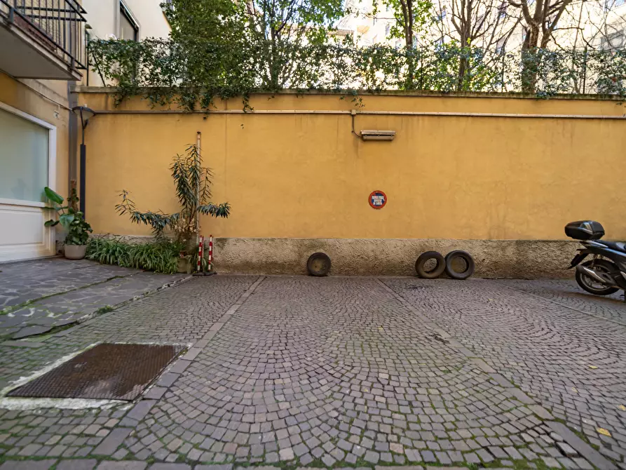 Immagine 21 di Loft/Open space in vendita  in Via Washington, 81 a Milano